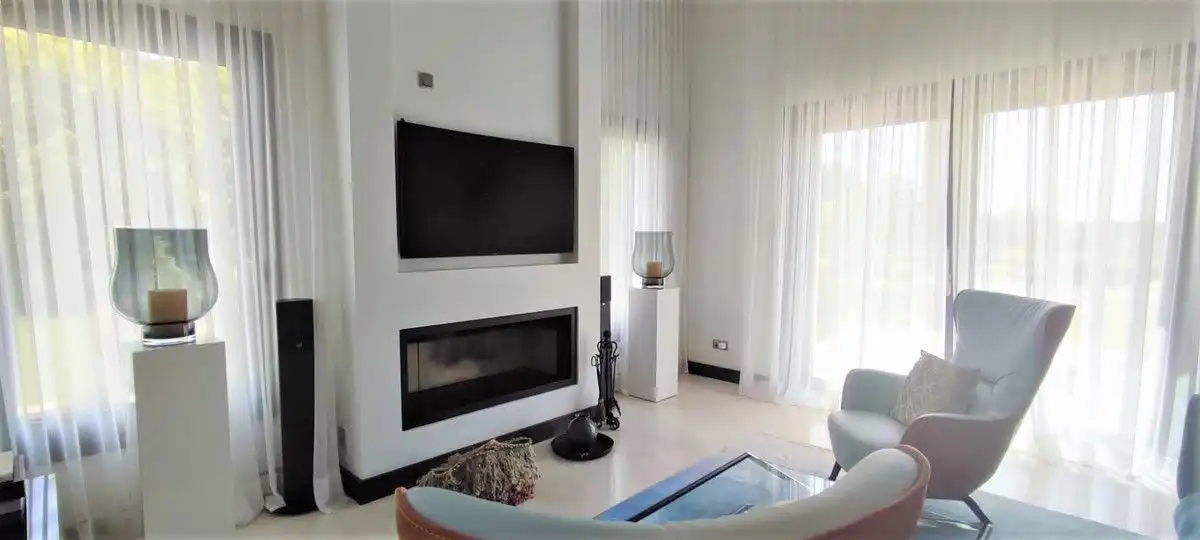 Sala de estar de Casa o chalet en venta en Benahavís con Aire acondicionado, Jardín privado y Terraza