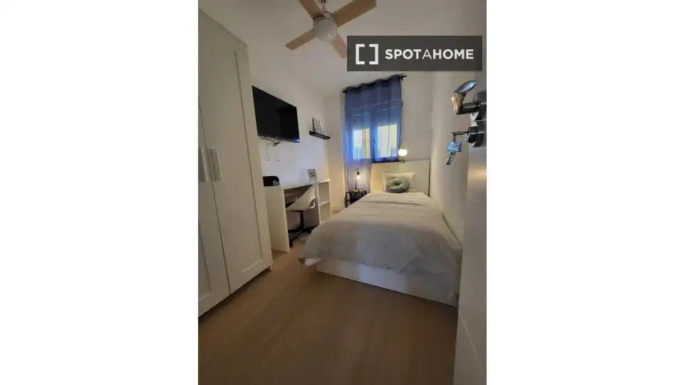 Bedroom of Flat for share in Alicante / Alacant  with Air Conditioner, Heating and Furnished
