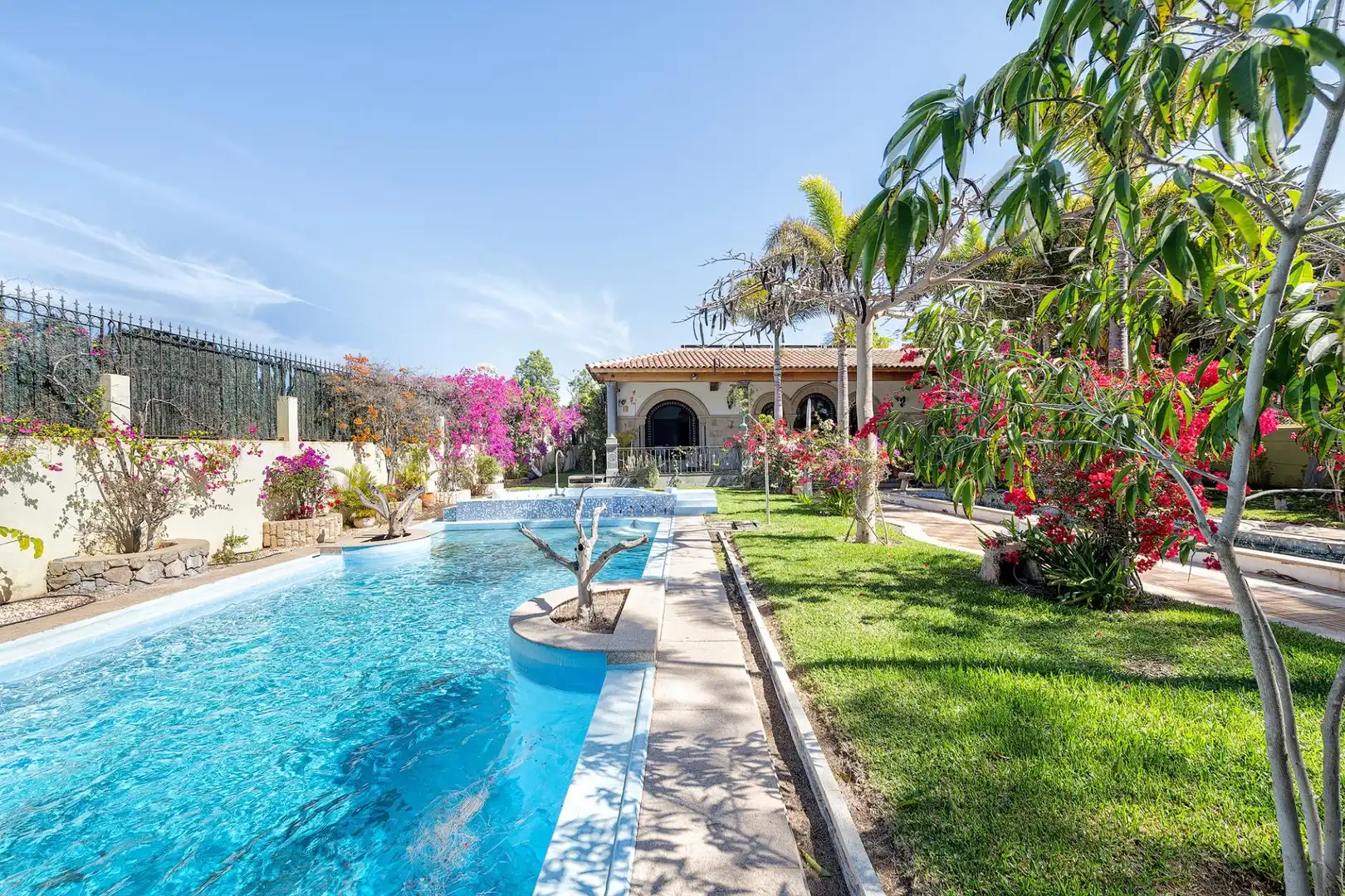 Piscina de Casa o xalet en venda en San Bartolomé de Tirajana amb Jardí privat, Terrassa i Traster