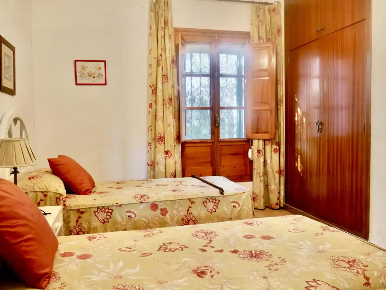 Casa o xalet en venda a Jacinto Benavente, Gines