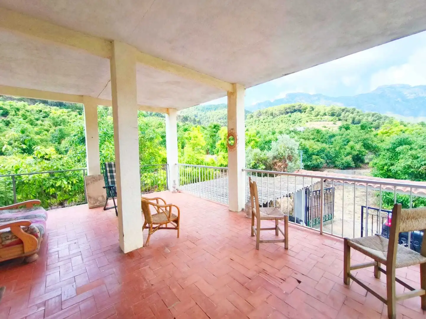 Casa adosada en venda a Llaurí