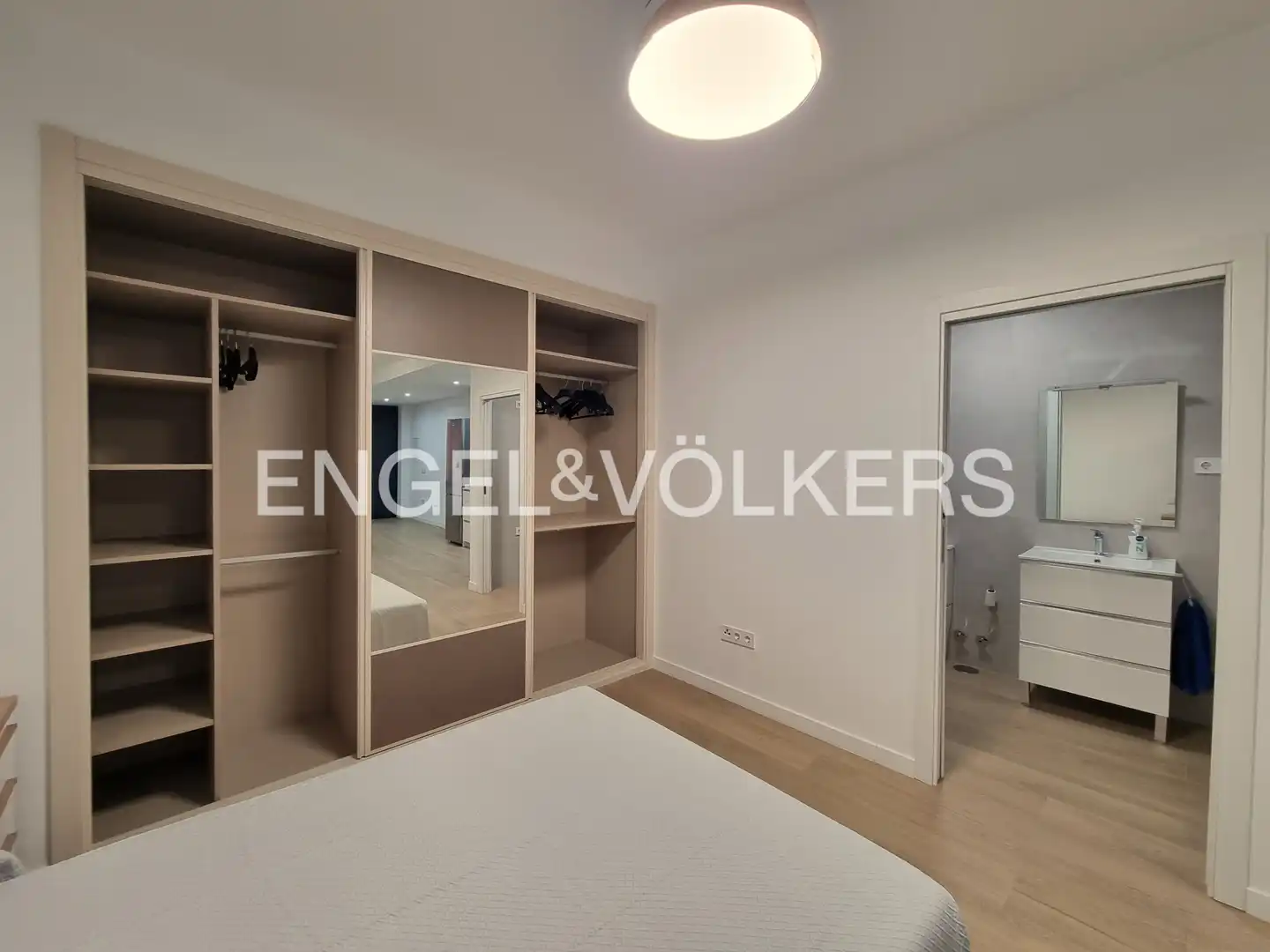 Schlafzimmer von Wohnungen zur Miete in Sevilla mit Klimaanlage und Heizung
