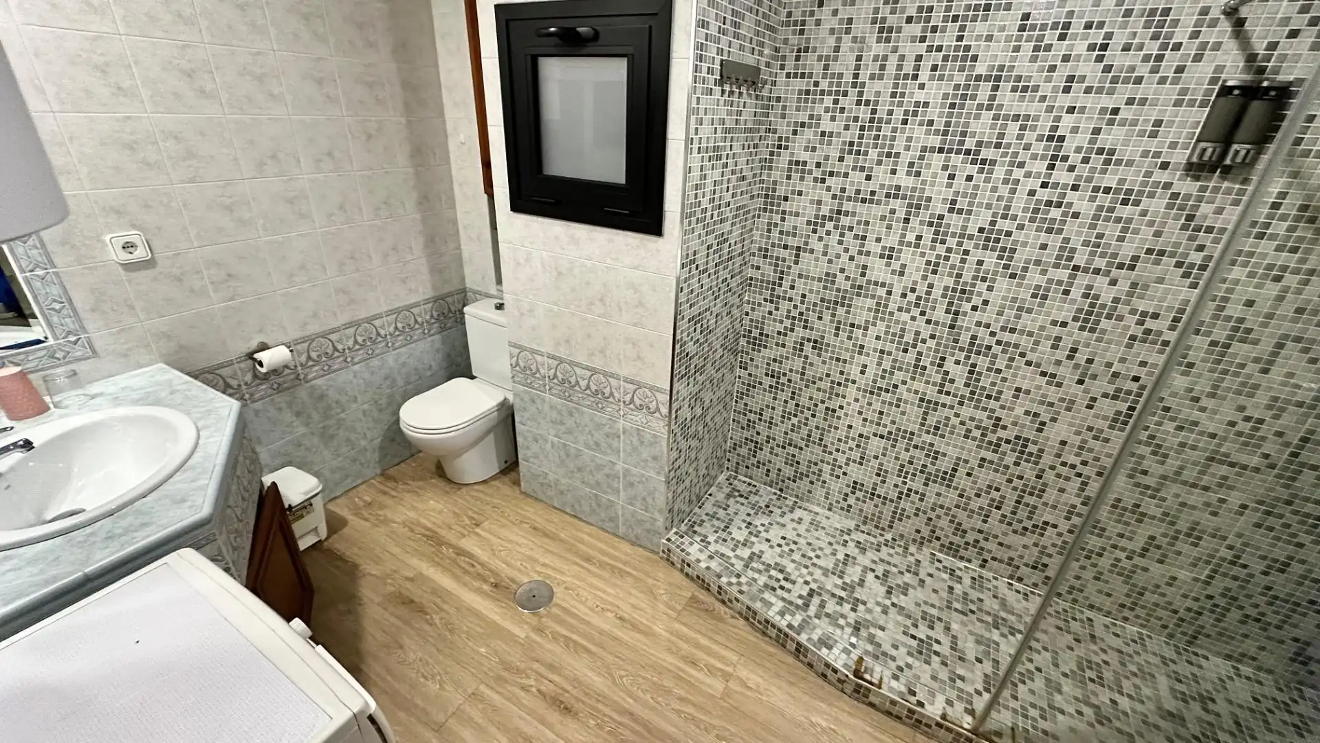 Bany de Apartament de lloguer en Alicante / Alacant amb Aire condicionat, Calefacció i Parquet