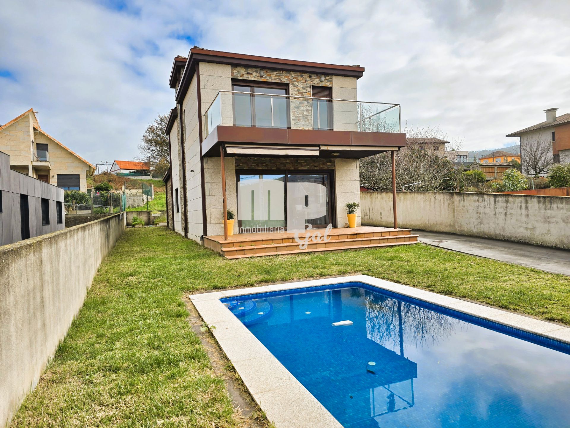 Exterior view of House or chalet for sale in Vigo   with Heating, Private garden and Parquet flooring