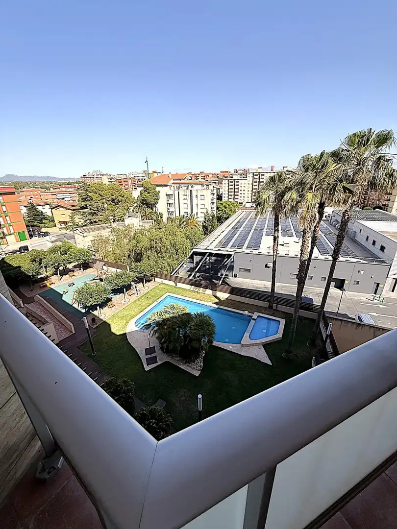 Swimming pool of Attic for sale in Valls  with Air Conditioner, Heating and Private garden