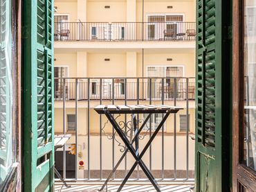 Appartamento con balcone in vendita a Carrer BERENGUER DE TORNAMIRA