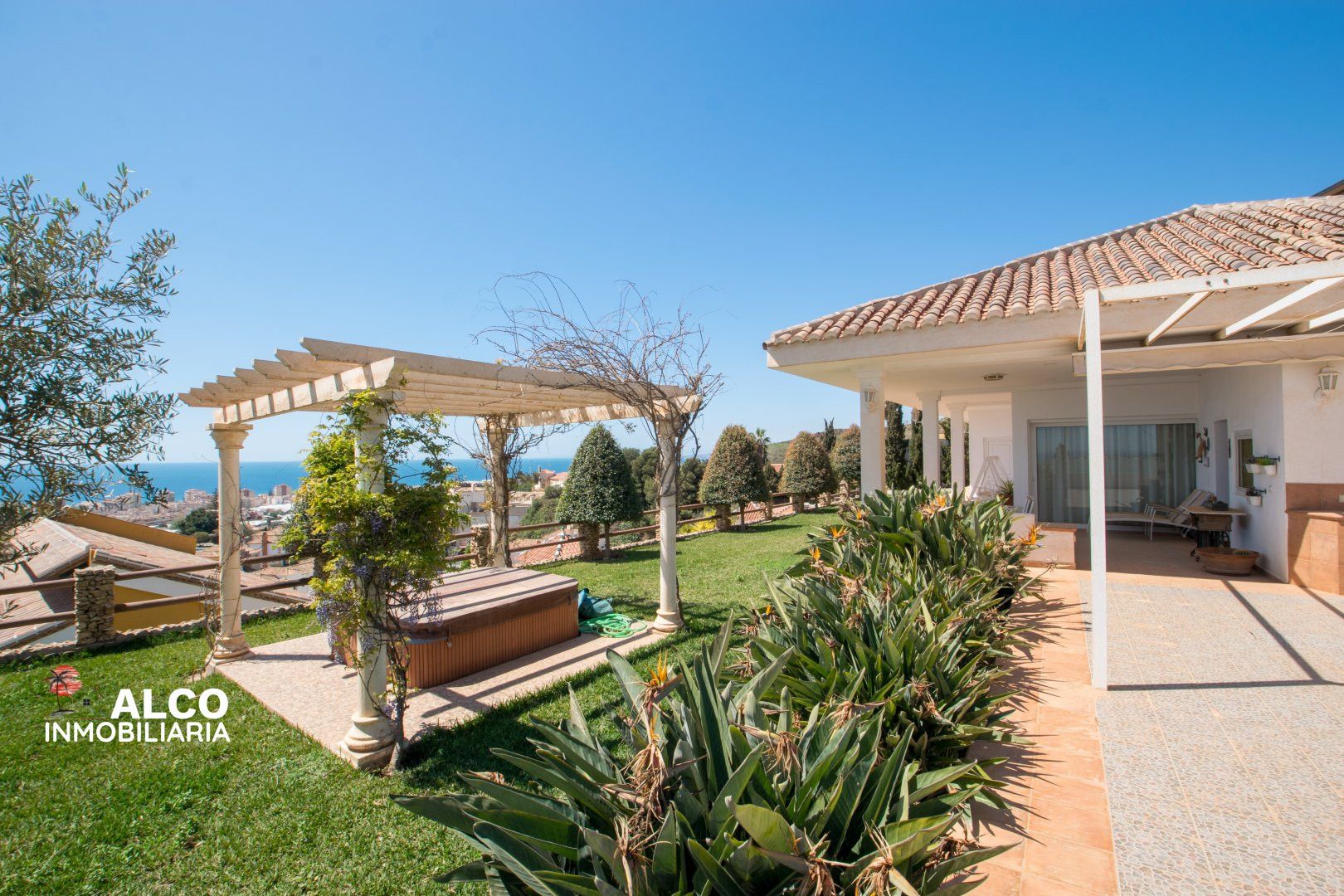 Jardí de Casa o xalet en venda en Torrox amb Terrassa