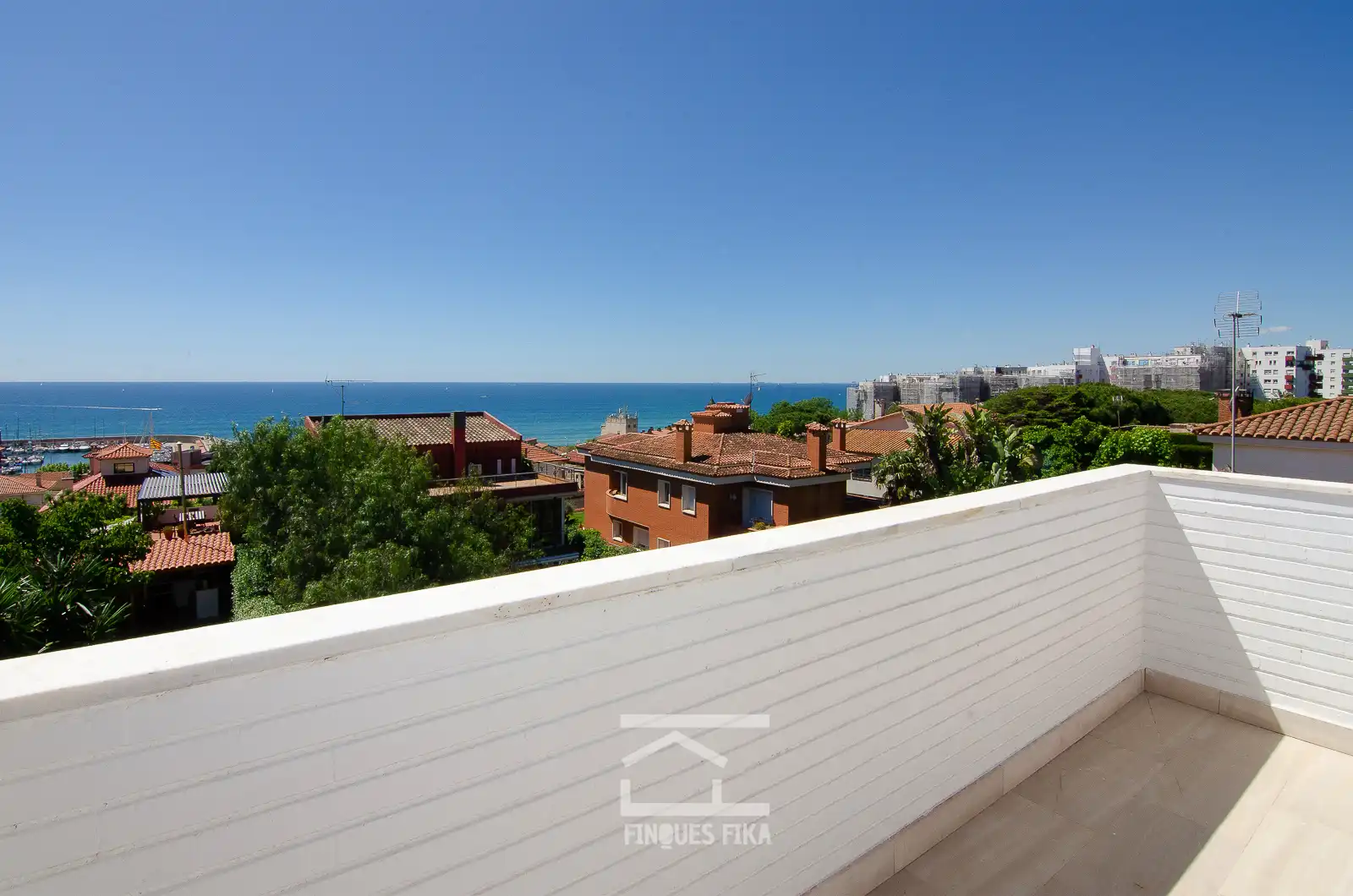 Vista exterior de Casa o chalet en venta en El Masnou con Calefacción, Jardín privado y Parquet