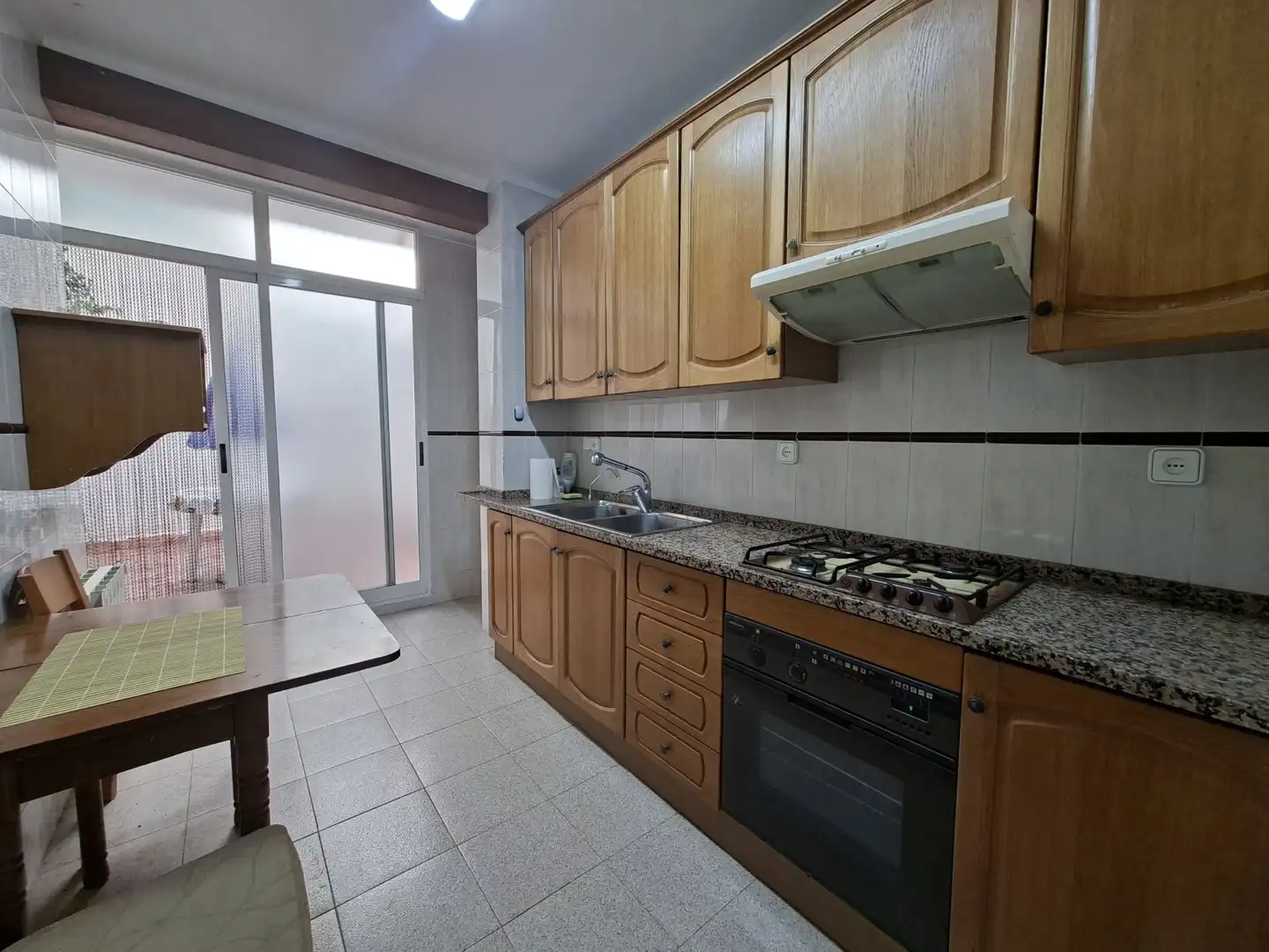 Cocina de Piso en venta en Valls con Calefacción, Trastero y Amueblado