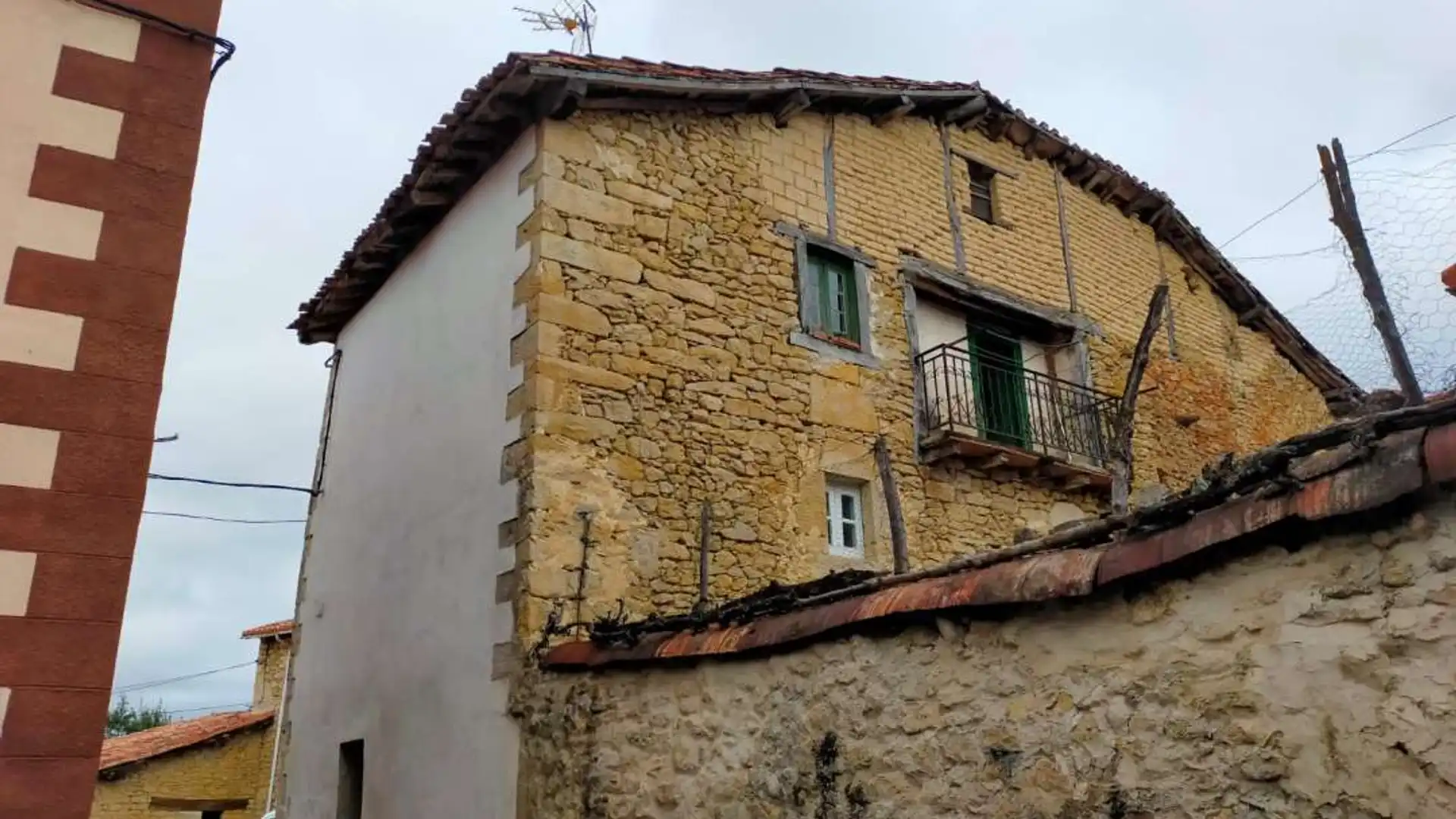 Exterior view of Houses for sale in Valle de Tobalina