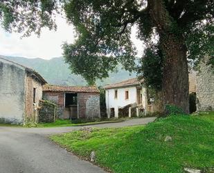 Vista exterior de Finca rústica en venda en Llanes amb Jardí privat