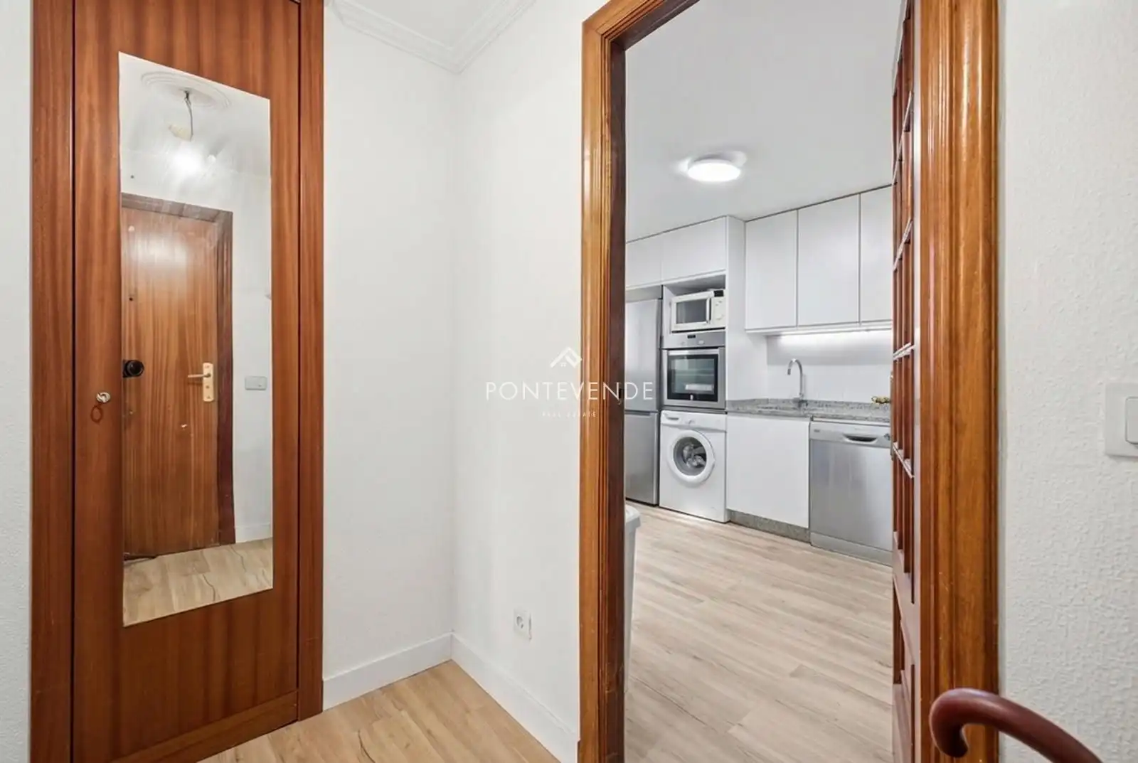 Piso en venta en Pontevedra Capital  con Calefacción, Trastero y Amueblado