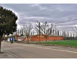 Vista exterior de Nau industrial en venda en Villamartín de Campos