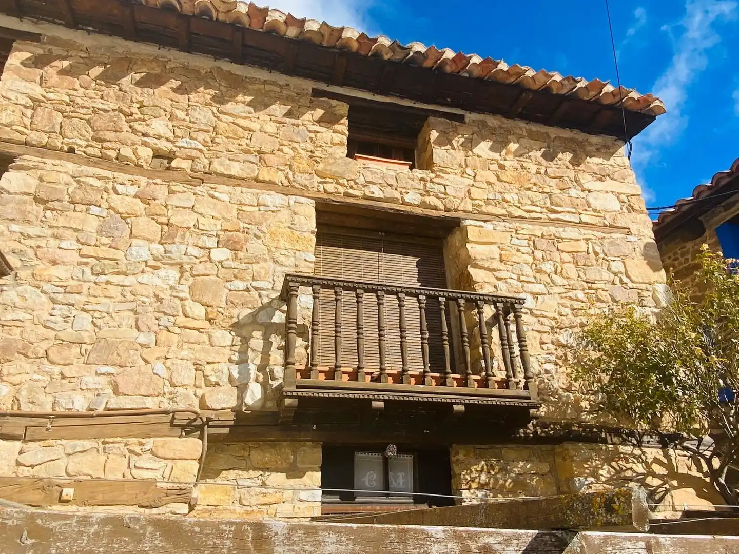 Vista exterior de Finca rústica en venda en Miravete de la Sierra amb Traster