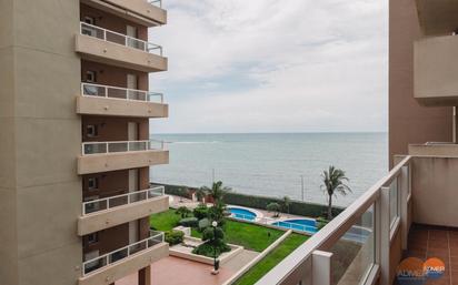 Piscina de Pis en venda en La Manga del Mar Menor amb Aire condicionat, Terrassa i Balcó