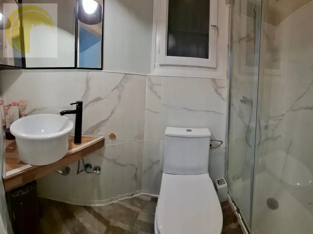 Badezimmer von Fabrikhallen zur Miete in Barcelona