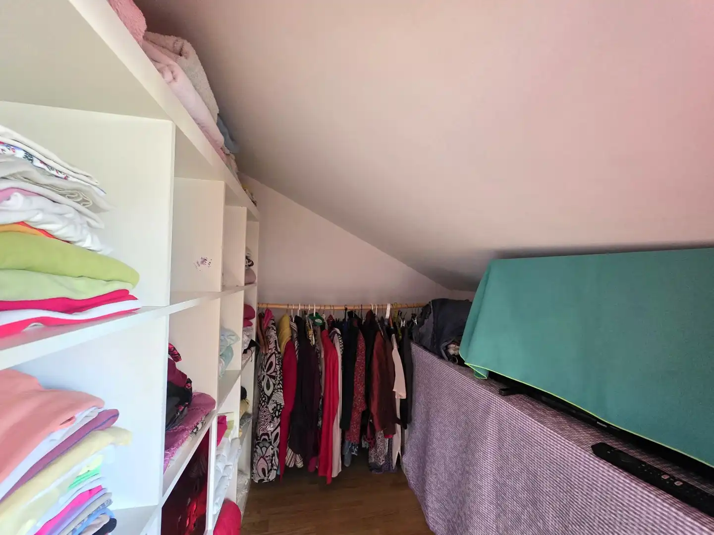 Schlafzimmer von Wohnung zur Miete in Nava mit Heizung