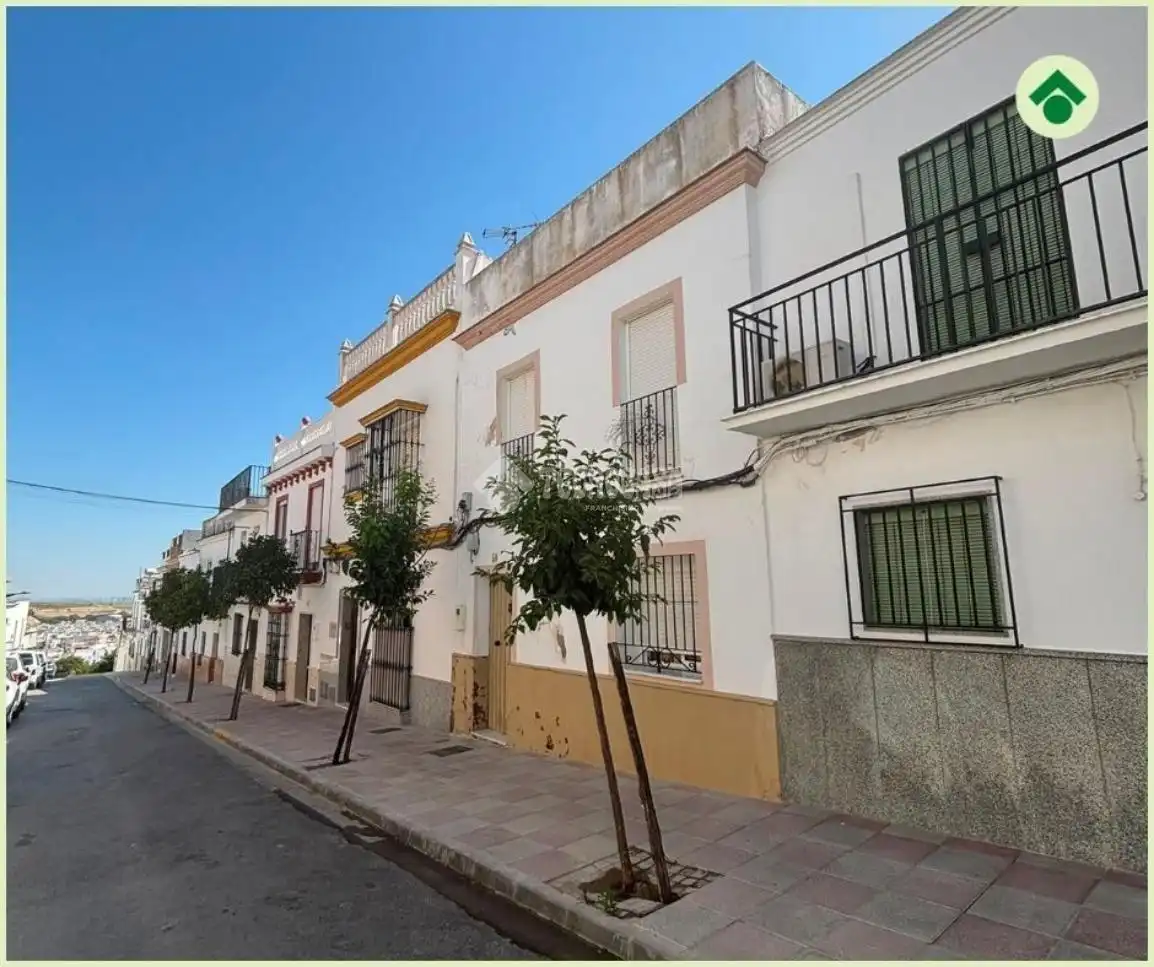 Vista exterior de Casa o xalet en venda en Las Cabezas de San Juan amb Terrassa