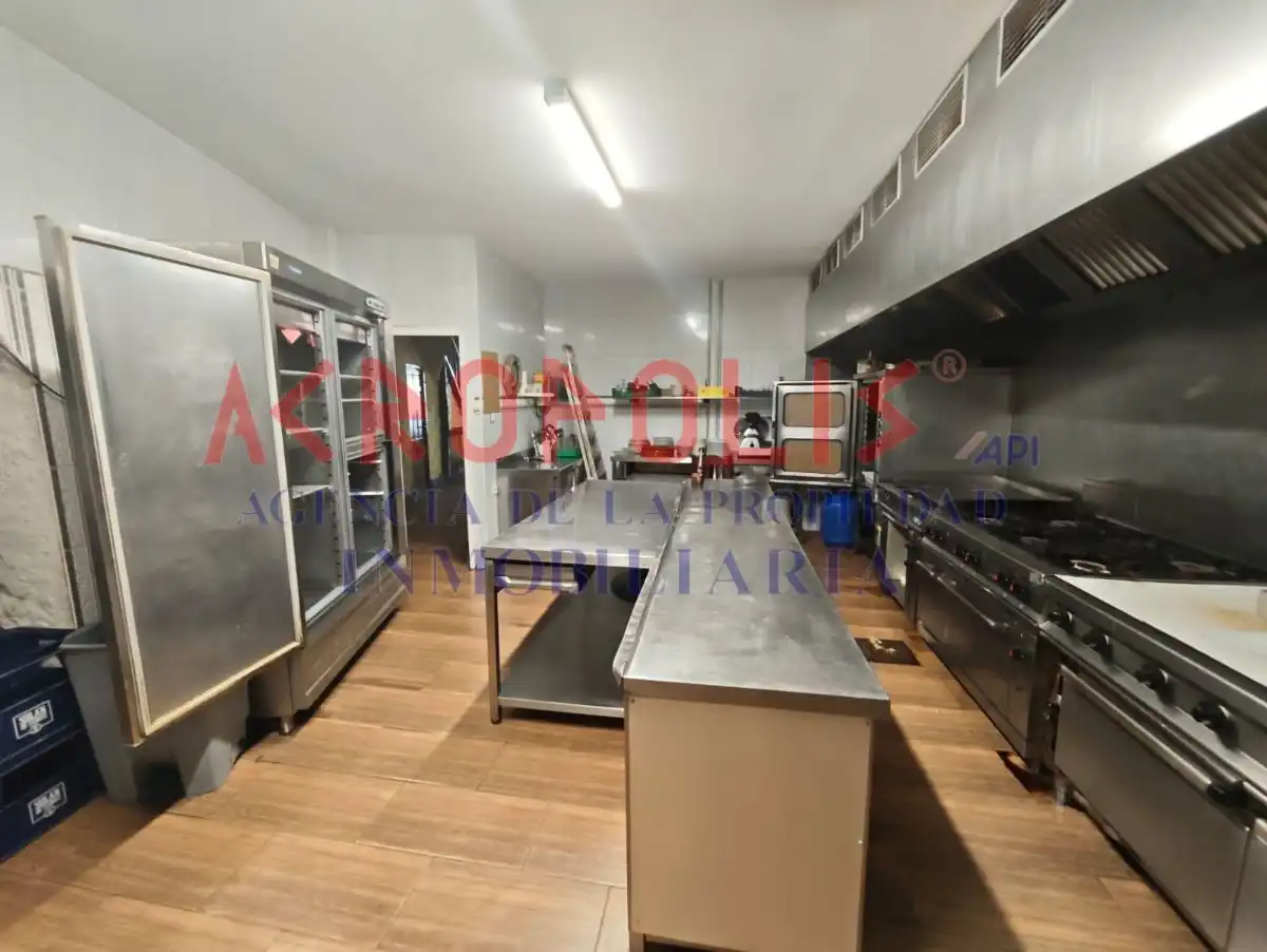 Cuina de Local en venda en Pobladura del Valle amb Terrassa, Moblat i Alarma