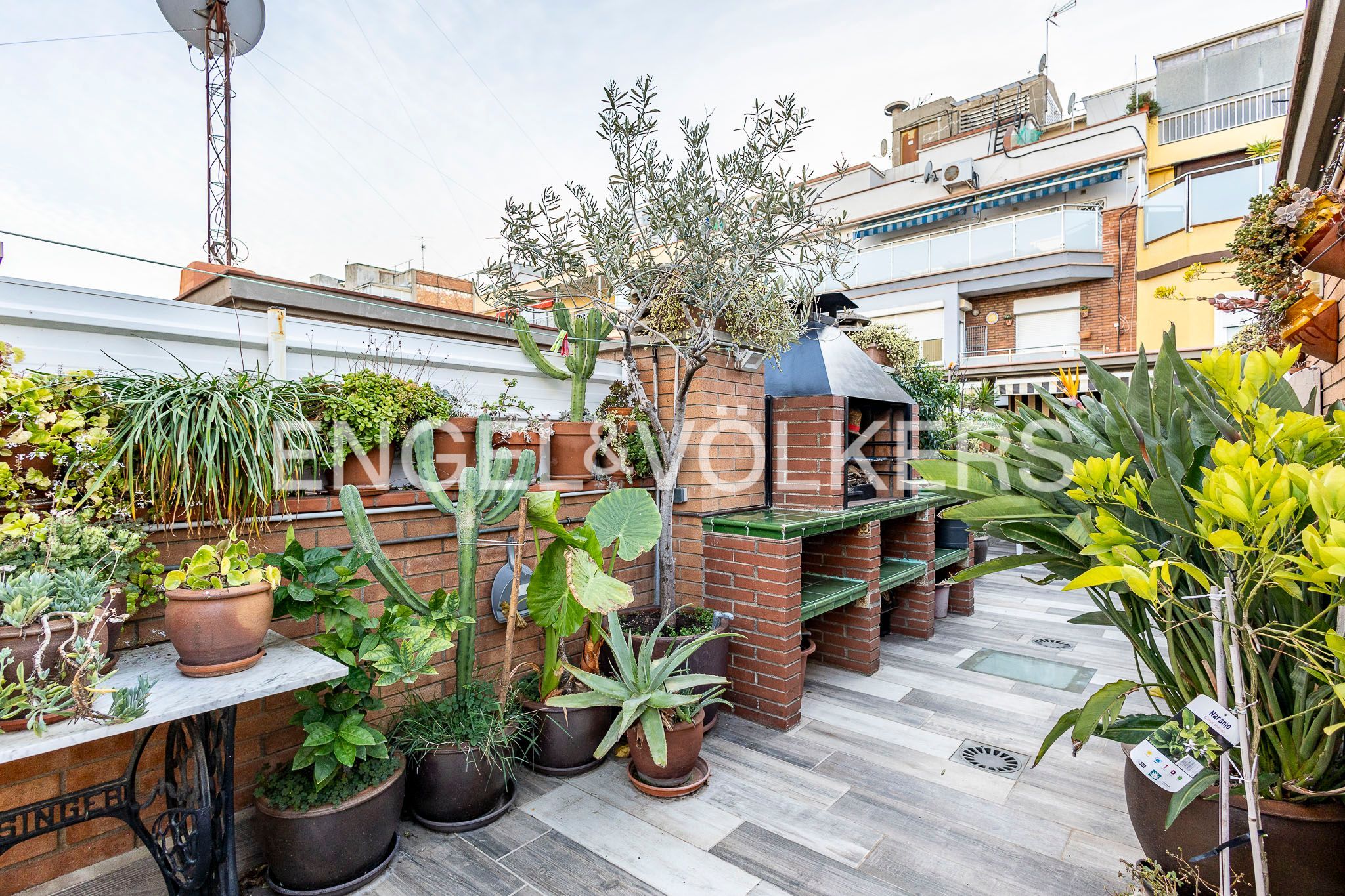 Terrassa de Casa o xalet en venda en L'Hospitalet de Llobregat amb Aire condicionat, Calefacció i Parquet