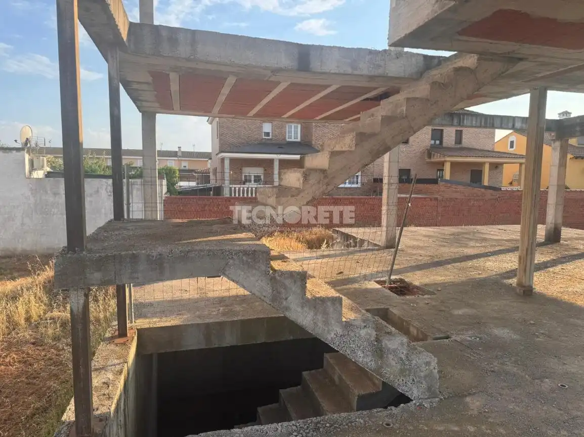 Casa adosada en venta en Calera y Chozas