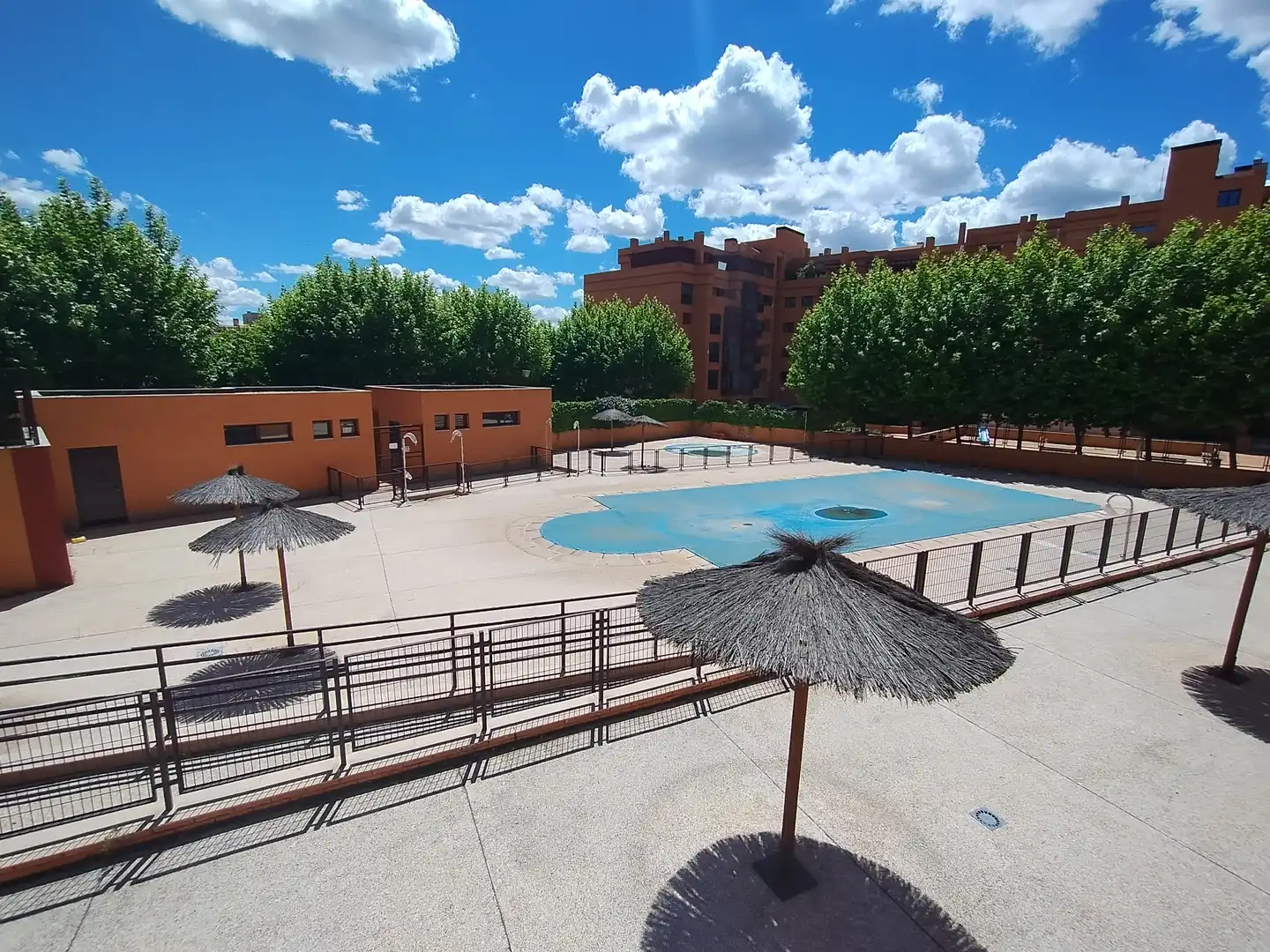 Schwimmbecken von Dachboden zum Verkauf in Madrid mit Terrasse, Abstellraum und Gemeinschaftspool