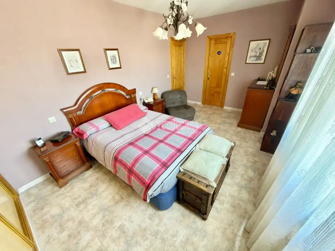 Dormitori de Casa adosada en venda en Cabanillas del Campo amb Aire condicionat, Calefacció i Jardí privat
