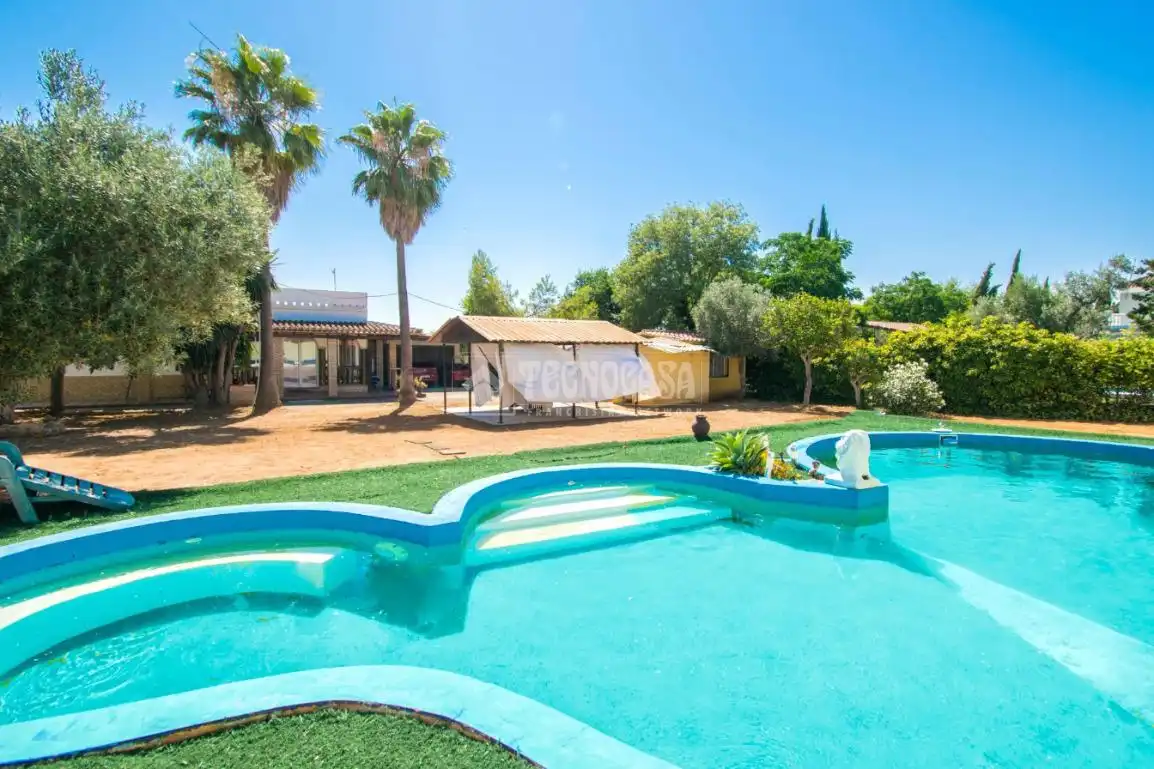 Jardín de Finca rústica en venta en Utrera con Aire acondicionado, Calefacción y Amueblado