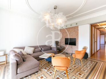 Flat with balcony to rent in Carrer d'Ausiàs Marc