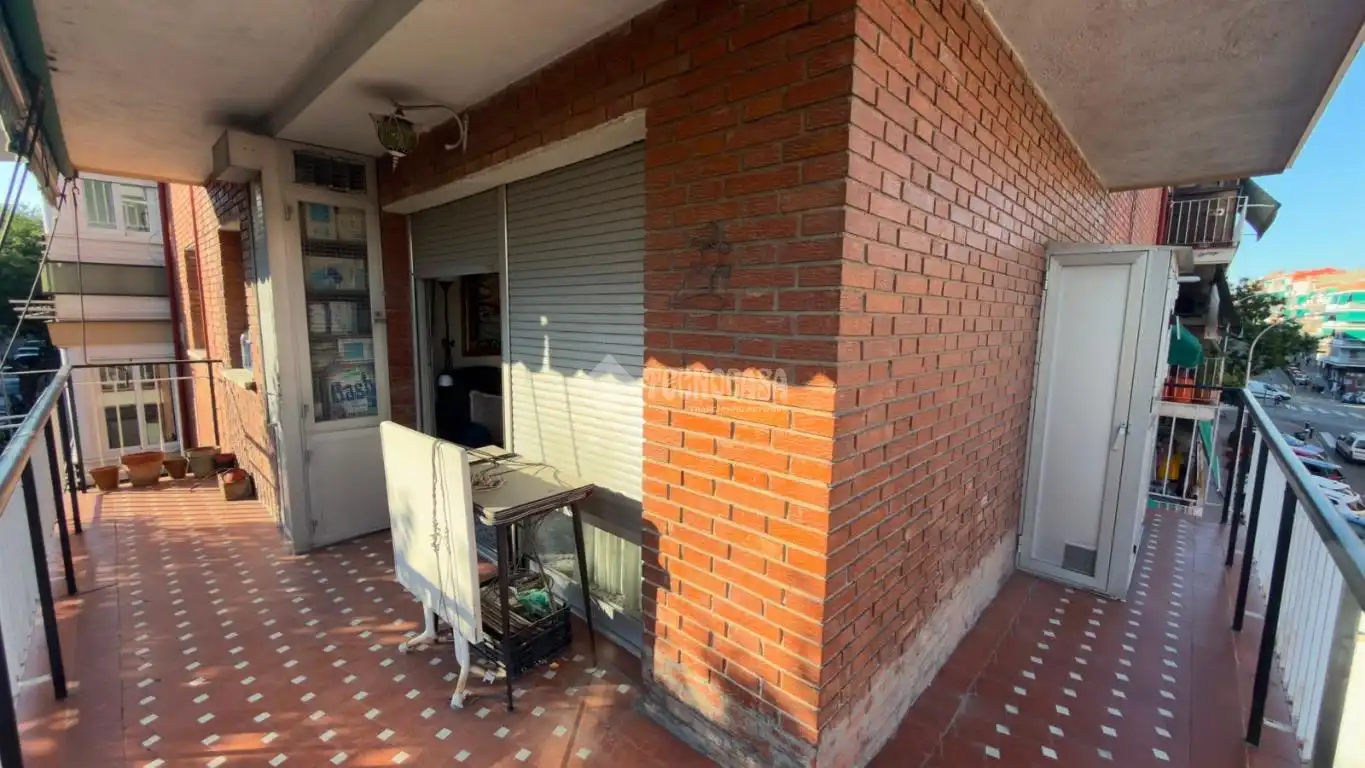 Vista exterior de Piso en venta en Madrid con Calefacción y Terraza