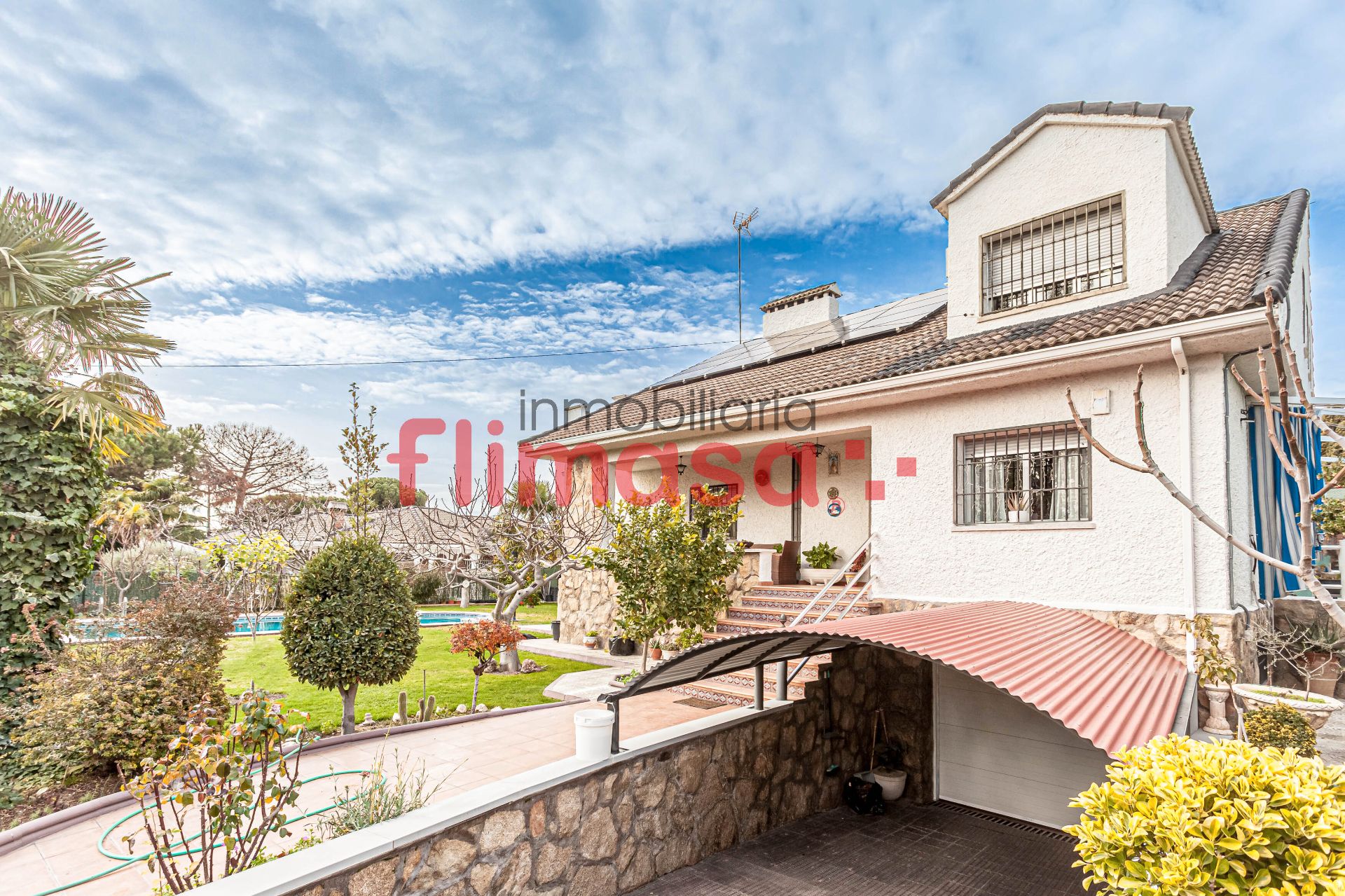 Vista exterior de Casa o xalet en venda en Villaviciosa de Odón amb Aire condicionat, Calefacció i Jardí privat