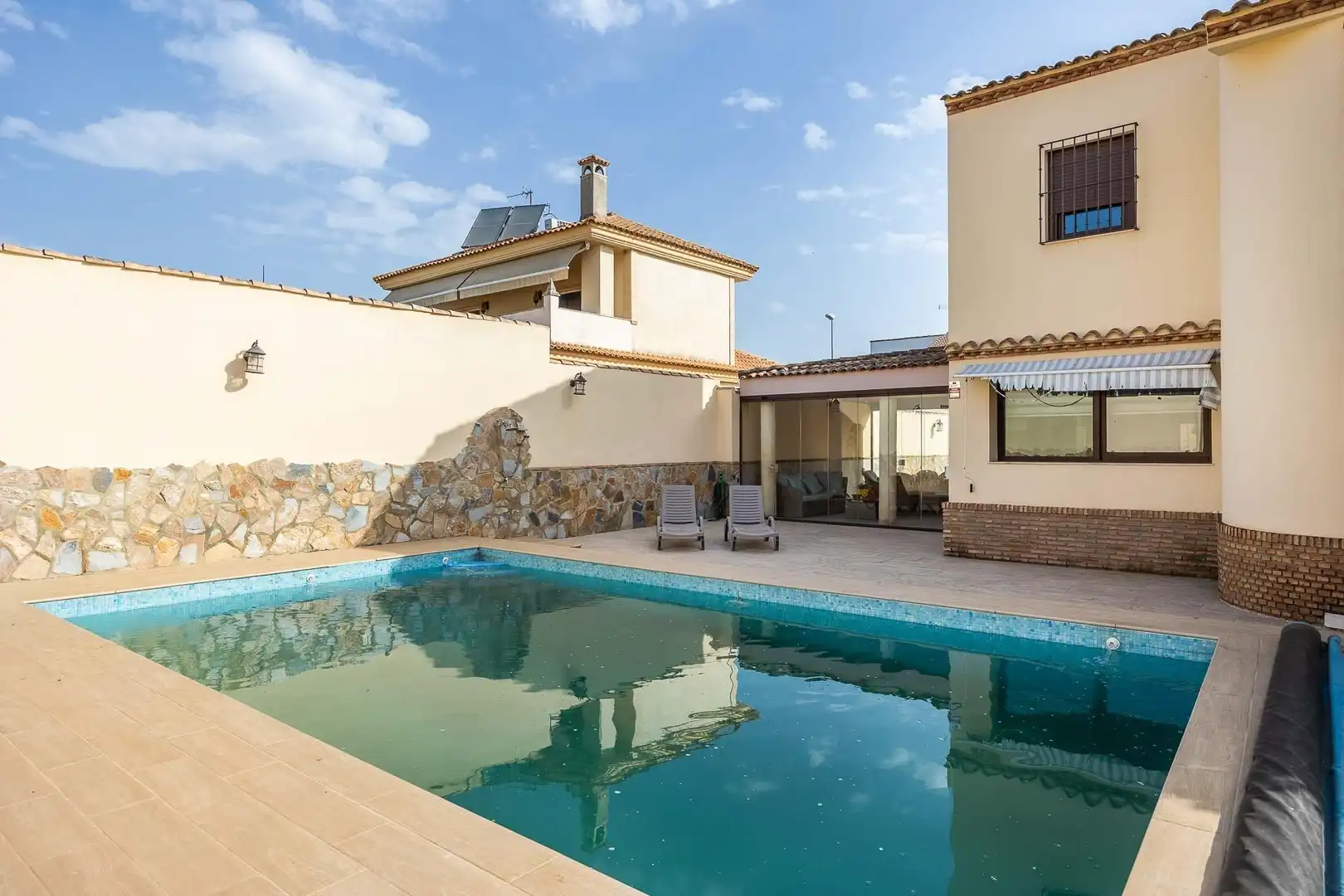 Piscina de Casa o chalet en venta en Montequinto con Aire acondicionado, Jardín privado y Terraza