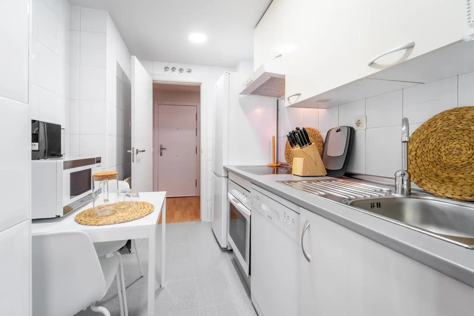 Kitchen of Flat for rent in Madrid  with Air Conditioner, Heating and Parquet flooring