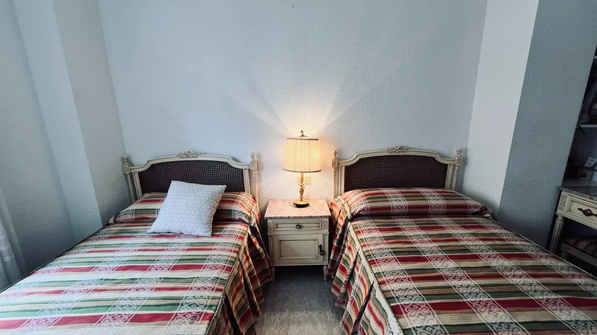 Dormitori de Apartament en venda en Benicasim / Benicàssim amb Jardí privat, Terrassa i Traster