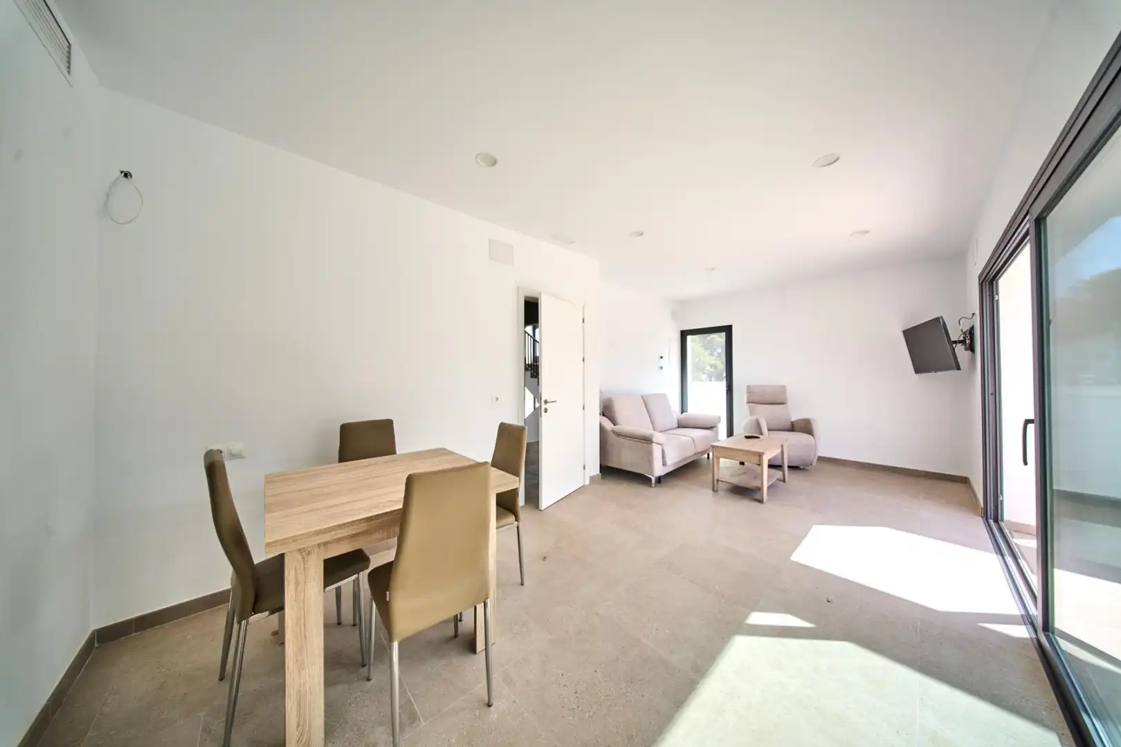 Sala d'estar de Casa o xalet en venda en Marbella amb Jardí privat, Terrassa i Traster