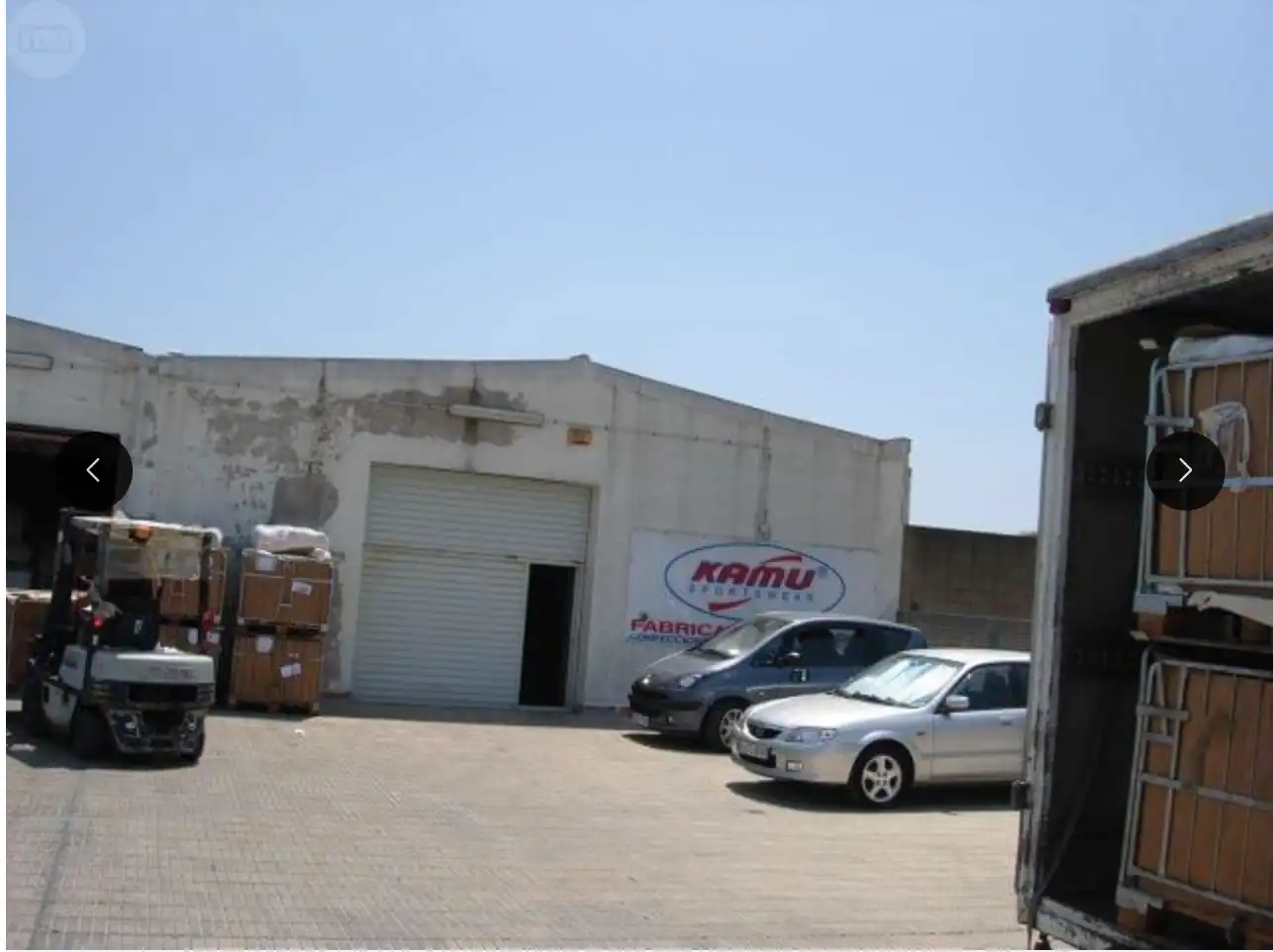 Vista exterior de Nau industrial en venda en Pineda de Mar