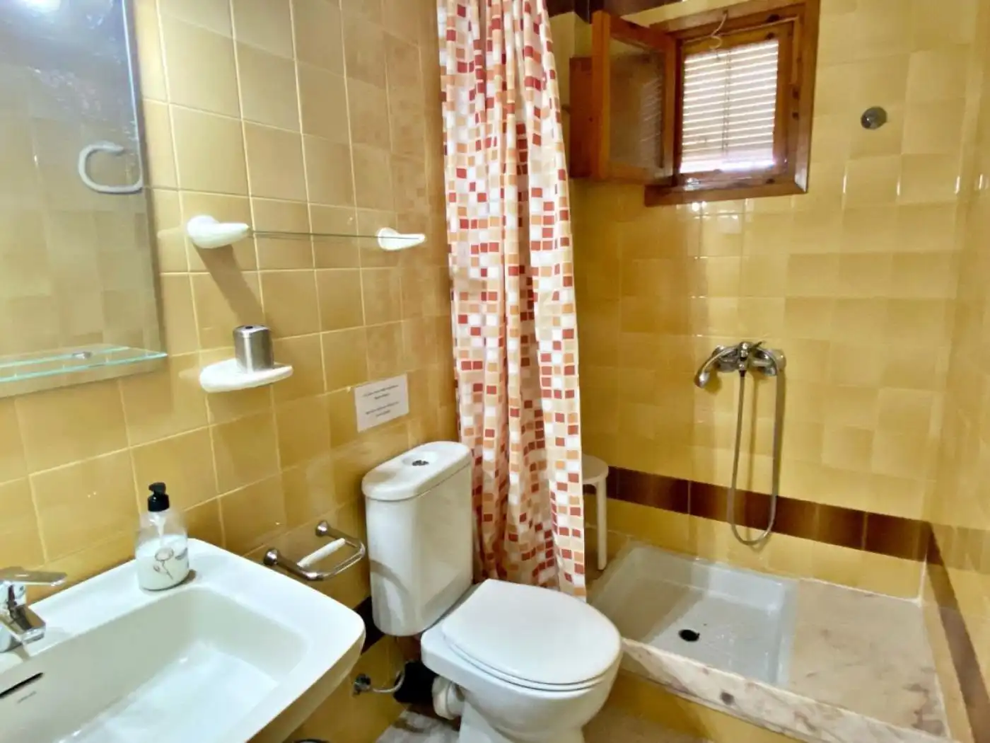 Badezimmer von Country house zum Verkauf in Deltebre mit Privatgarten