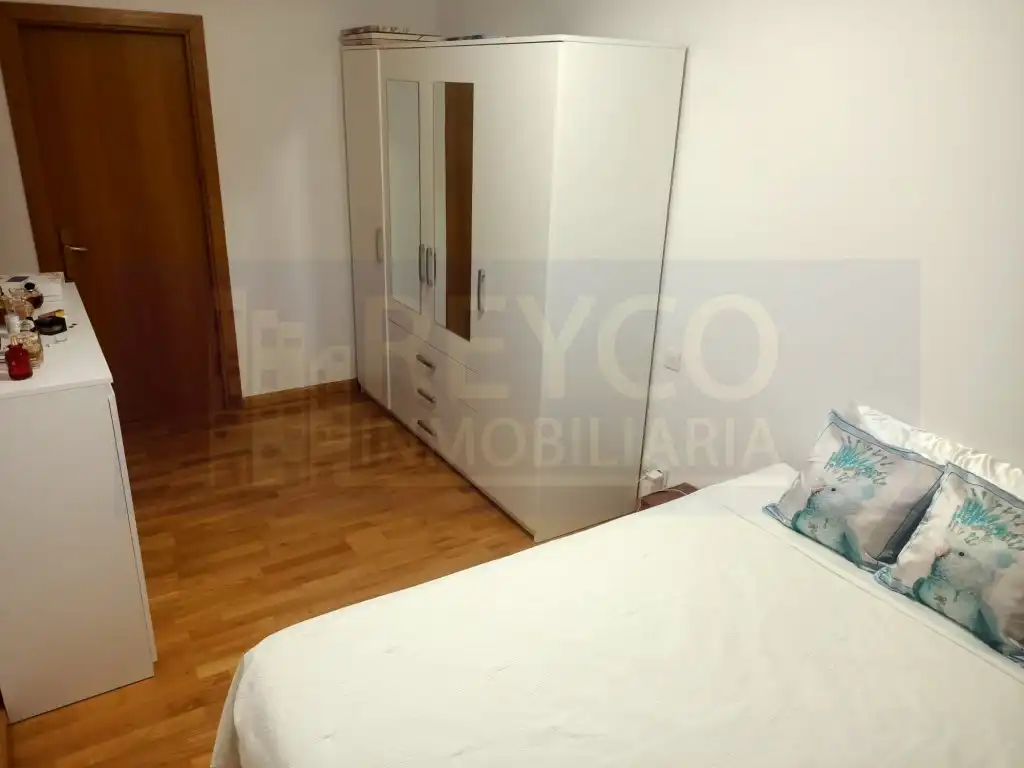 Schlafzimmer von Wohnungen zum Verkauf in  Logroño