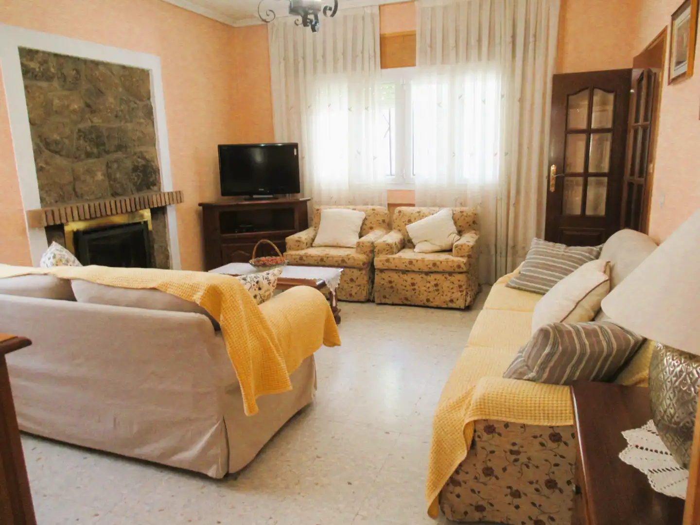 Sala de estar de Casa o chalet en venta en Camarma de Esteruelas con Calefacción, Jardín privado y Terraza