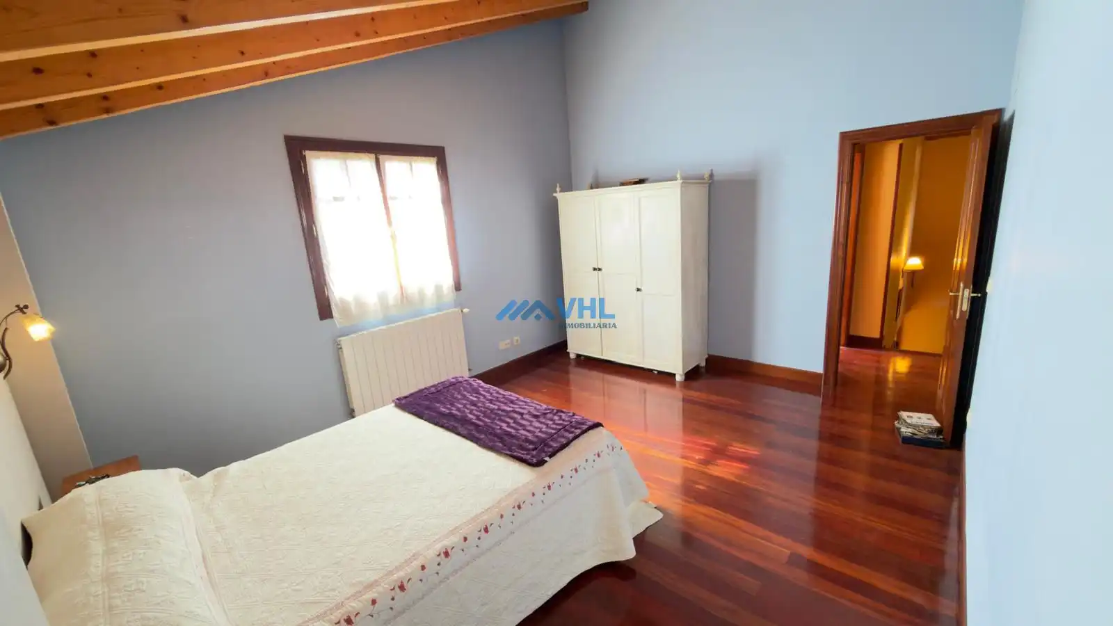 Sala d'estar de Casa o xalet en venda en Castro-Urdiales amb Calefacció, Jardí privat i Traster