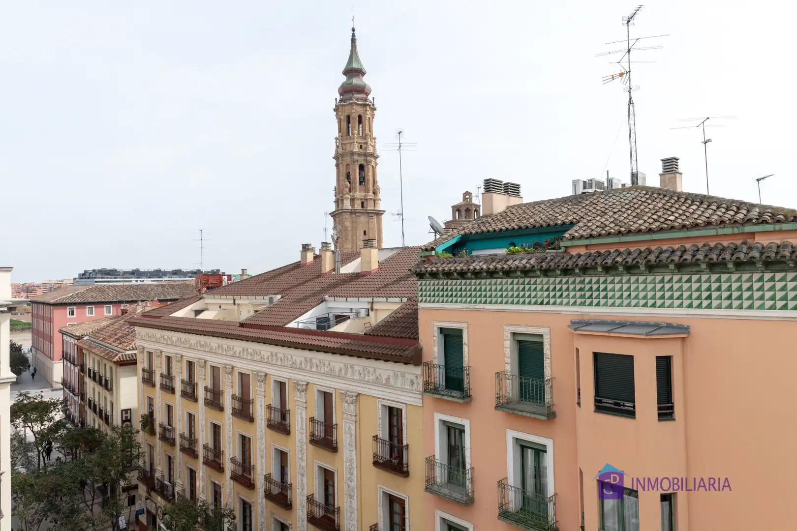 Vista exterior de Piso en venta en Zaragoza con Aire acondicionado, Calefacción y Horno