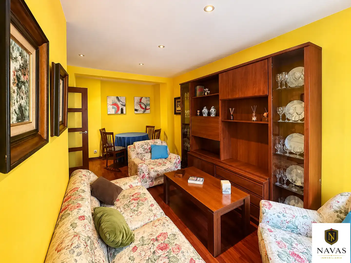 Living room of Flat for sale in Vigo   with Heating, Parquet flooring and Furnished