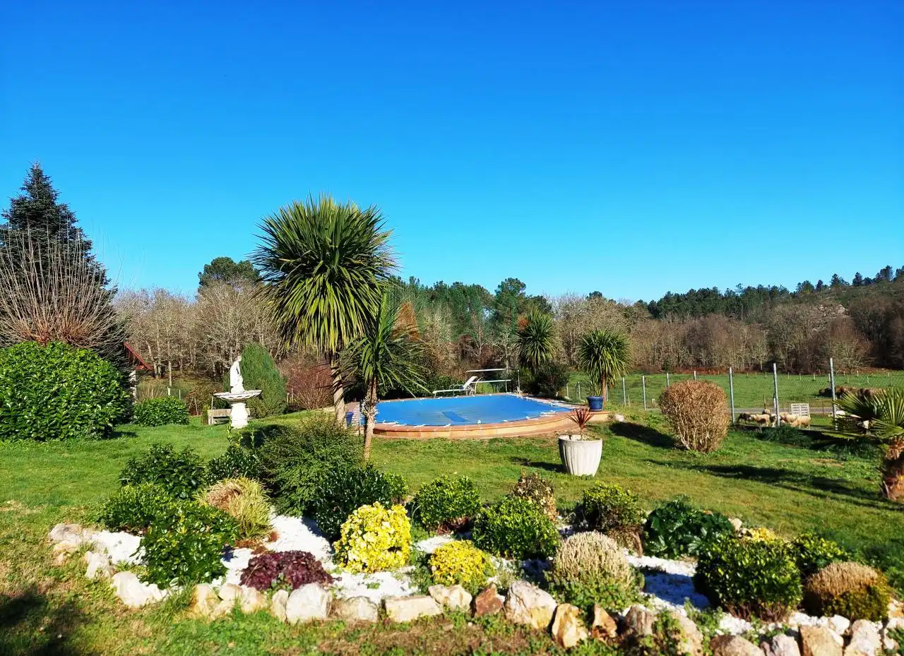 Piscina de Casa o xalet en venda en San Cibrao das Viñas amb Calefacció, Jardí privat i Parquet