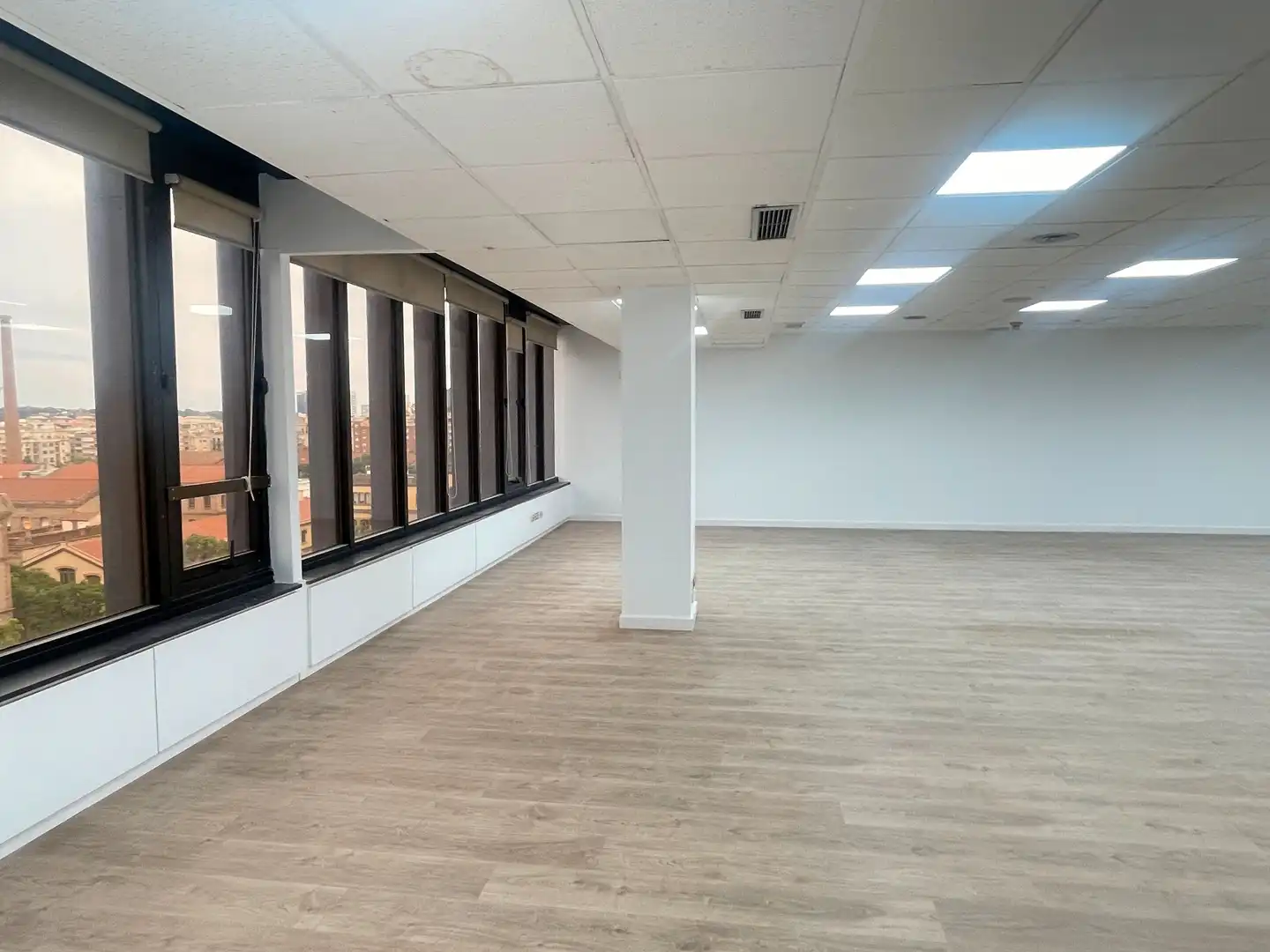 Office for rent in Barcelona  with Air Conditioner