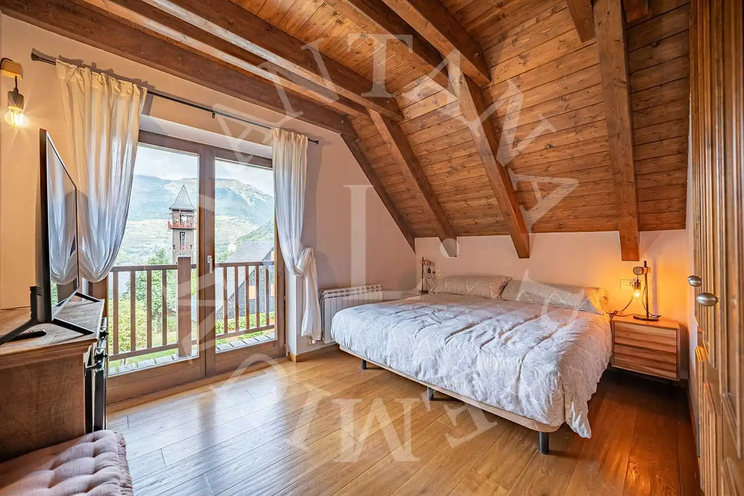 Habitación de Casa adosada en venta en Vielha e Mijaran con Calefacción, Jardín privado y Parquet