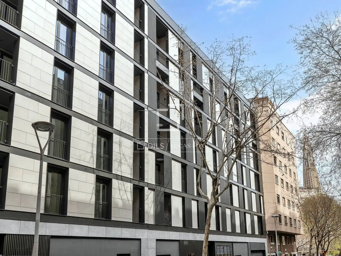Vista exterior de Piso en venta en Eixample