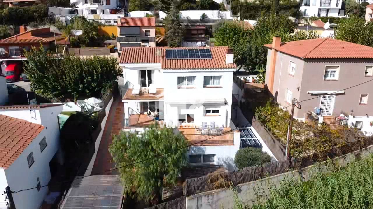 Vista exterior de Casa o xalet en venda en Sant Vicenç de Montalt amb Calefacció, Jardí privat i Terrassa