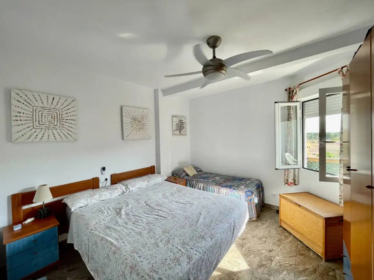 Dormitori de Apartament de lloguer en El Campello amb Aire condicionat, Terrassa i Moblat