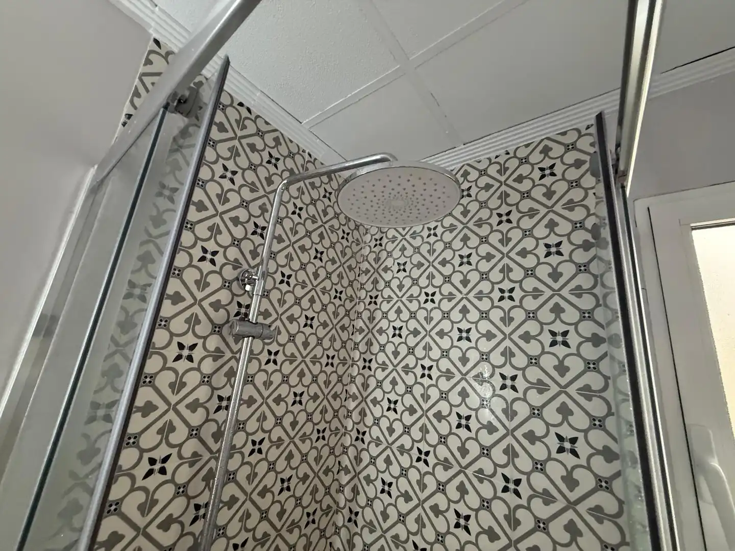 Bathroom of Flat for share in Centro