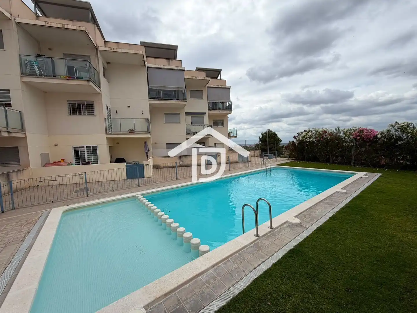 Maisonette mit Pool zum Verkauf in DISTRITO CASCO ANTIGUO
